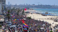 Státisíce prišli do Tel Avivu na Gaypride